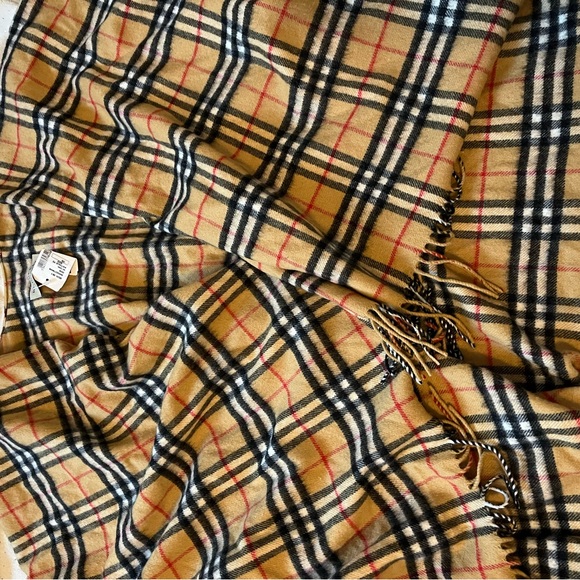 Burberry poncho/ shawl - Picture 4 of 4